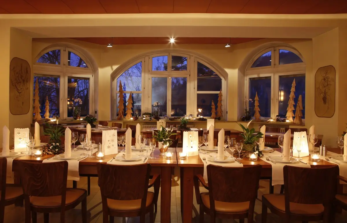 Restaurant Franziskus mit gedeckten Tischen